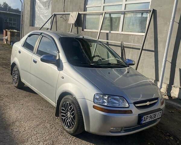 Серый Шевроле Авео, объемом двигателя 1.5 л и пробегом 200 тыс. км за 3200 $, фото 1 на Automoto.ua