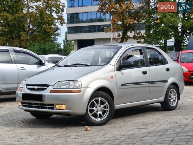 Серый Шевроле Авео, объемом двигателя 1.5 л и пробегом 165 тыс. км за 3200 $, фото 1 на Automoto.ua
