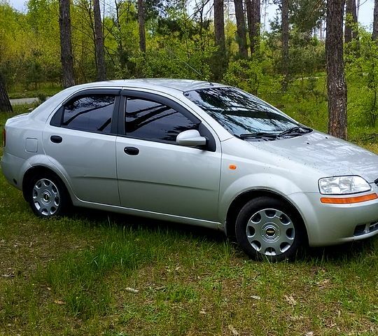 Сірий Шевроле Авео, об'ємом двигуна 1.5 л та пробігом 190 тис. км за 3100 $, фото 1 на Automoto.ua