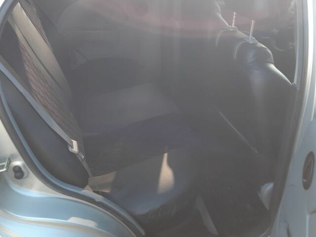 Серый Шевроле Авео, объемом двигателя 1.5 л и пробегом 320 тыс. км за 2000 $, фото 1 на Automoto.ua