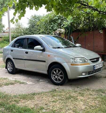 Сірий Шевроле Авео, об'ємом двигуна 1.5 л та пробігом 245 тис. км за 1900 $, фото 1 на Automoto.ua