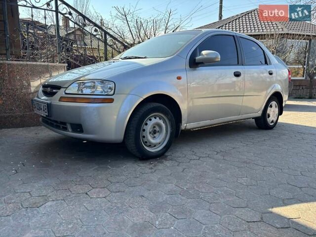 Серый Шевроле Авео, объемом двигателя 1.5 л и пробегом 155 тыс. км за 2500 $, фото 1 на Automoto.ua