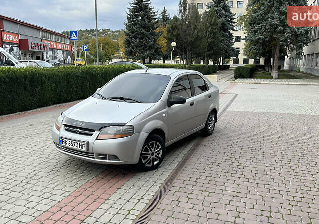 Серый Шевроле Авео, объемом двигателя 1.5 л и пробегом 260 тыс. км за 2500 $, фото 1 на Automoto.ua