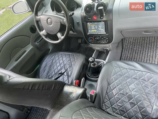 Серый Шевроле Авео, объемом двигателя 1.5 л и пробегом 230 тыс. км за 2400 $, фото 1 на Automoto.ua