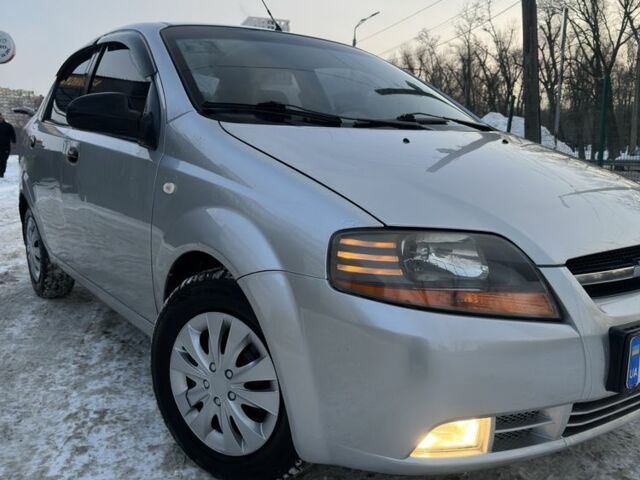 Серый Шевроле Авео, объемом двигателя 1.6 л и пробегом 190 тыс. км за 2400 $, фото 1 на Automoto.ua