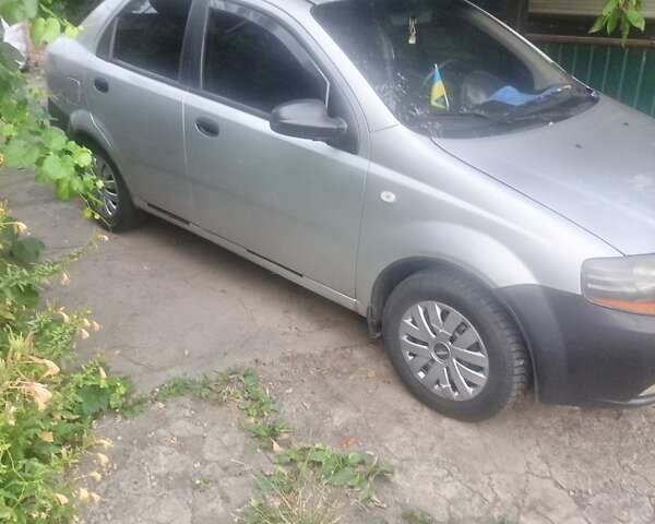 Серый Шевроле Авео, объемом двигателя 1.5 л и пробегом 187 тыс. км за 2997 $, фото 1 на Automoto.ua