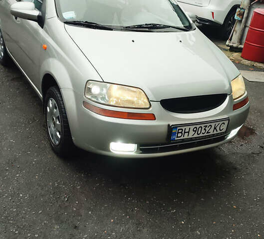 Серый Шевроле Авео, объемом двигателя 1.5 л и пробегом 137 тыс. км за 3500 $, фото 1 на Automoto.ua