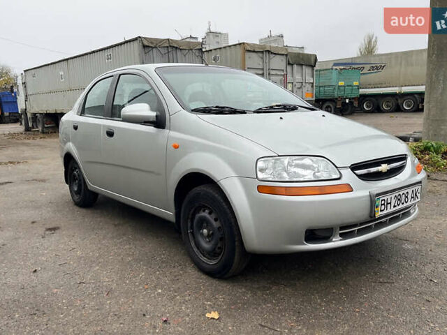 Сірий Шевроле Авео, об'ємом двигуна 1.5 л та пробігом 150 тис. км за 3500 $, фото 1 на Automoto.ua