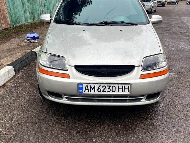 Серый Шевроле Авео, объемом двигателя 1.5 л и пробегом 215 тыс. км за 2500 $, фото 1 на Automoto.ua