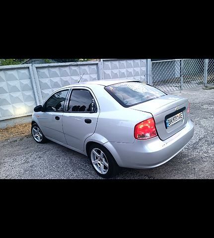 Серый Шевроле Авео, объемом двигателя 1.5 л и пробегом 333 тыс. км за 4000 $, фото 1 на Automoto.ua