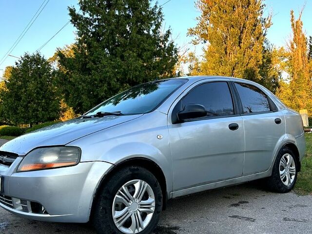 Серый Шевроле Авео, объемом двигателя 1.5 л и пробегом 258 тыс. км за 2350 $, фото 1 на Automoto.ua
