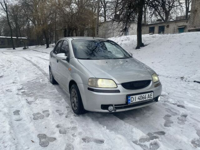 Серый Шевроле Авео, объемом двигателя 1.5 л и пробегом 230 тыс. км за 2317 $, фото 1 на Automoto.ua