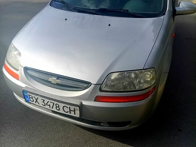 Серый Шевроле Авео, объемом двигателя 1.5 л и пробегом 420 тыс. км за 2000 $, фото 1 на Automoto.ua