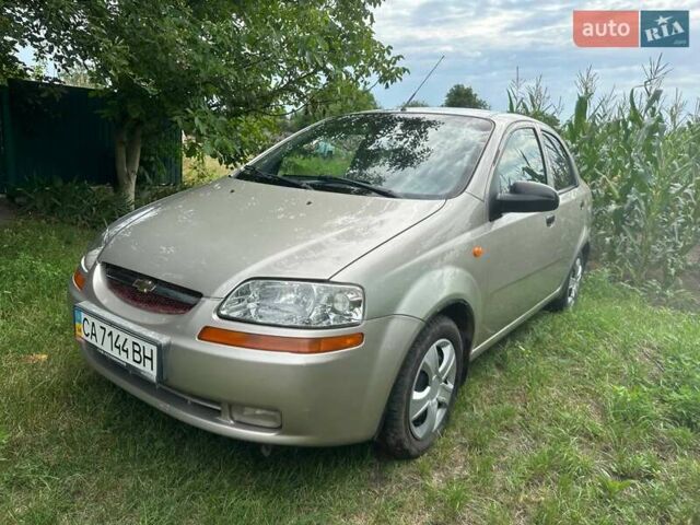 Серый Шевроле Авео, объемом двигателя 1.5 л и пробегом 143 тыс. км за 3500 $, фото 1 на Automoto.ua