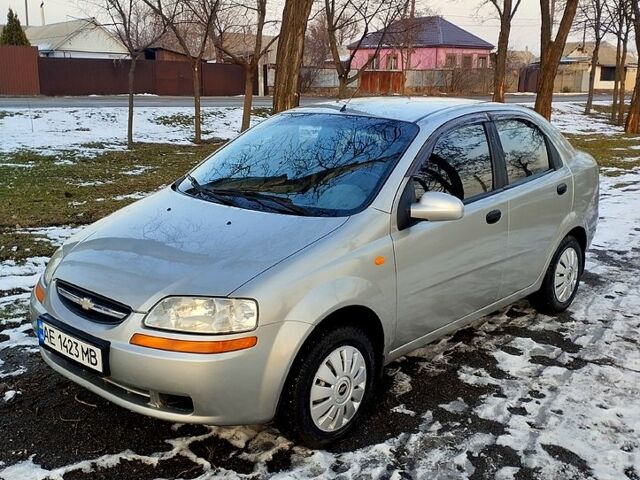 Серый Шевроле Авео, объемом двигателя 15 л и пробегом 165 тыс. км за 3300 $, фото 1 на Automoto.ua
