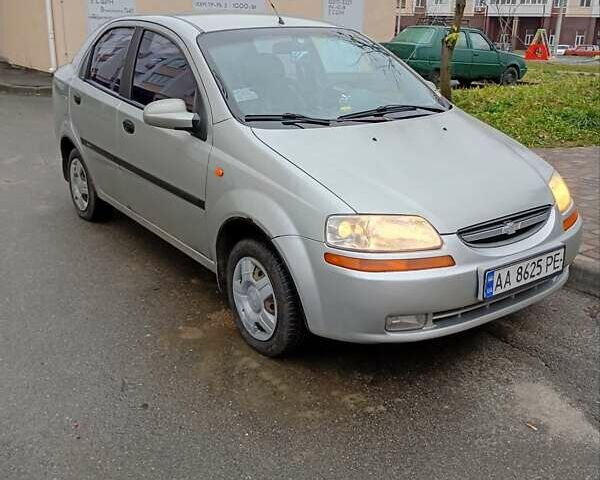 Сірий Шевроле Авео, об'ємом двигуна 1.5 л та пробігом 250 тис. км за 2900 $, фото 1 на Automoto.ua