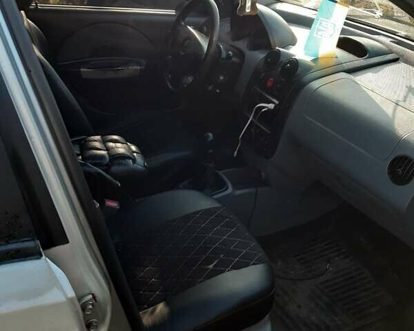 Серый Шевроле Авео, объемом двигателя 1.5 л и пробегом 320 тыс. км за 2000 $, фото 1 на Automoto.ua