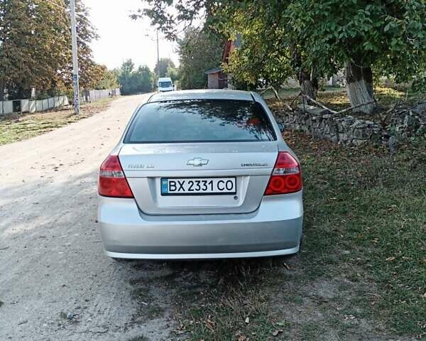 Серый Шевроле Авео, объемом двигателя 1.5 л и пробегом 220 тыс. км за 3200 $, фото 1 на Automoto.ua