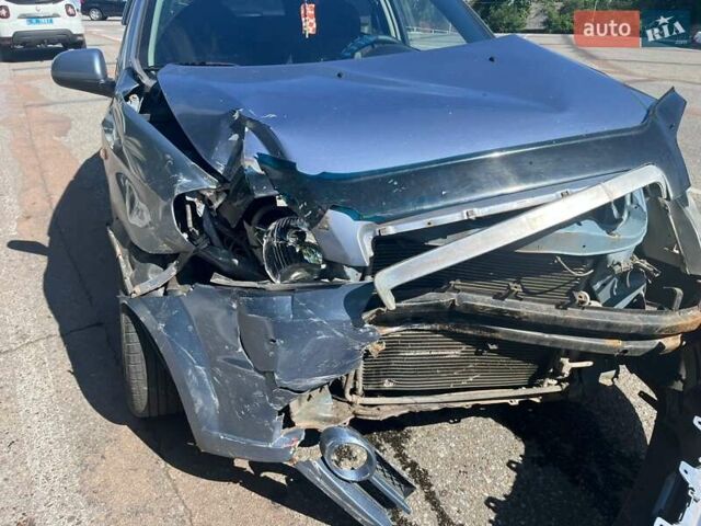 Серый Шевроле Авео, объемом двигателя 1.5 л и пробегом 208 тыс. км за 2000 $, фото 1 на Automoto.ua