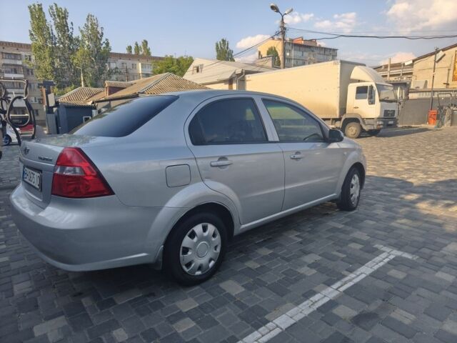 Сірий Шевроле Авео, об'ємом двигуна 1.5 л та пробігом 300 тис. км за 2996 $, фото 1 на Automoto.ua