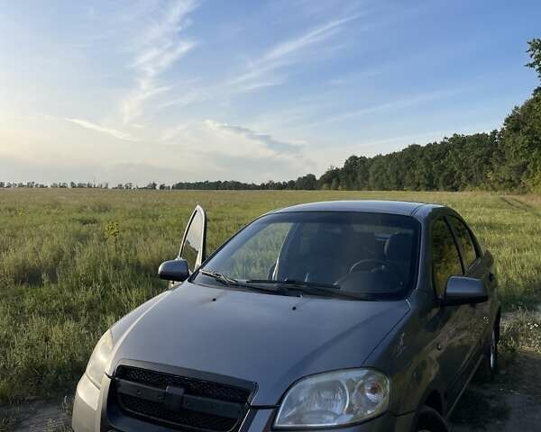 Серый Шевроле Авео, объемом двигателя 1.5 л и пробегом 297 тыс. км за 3000 $, фото 1 на Automoto.ua