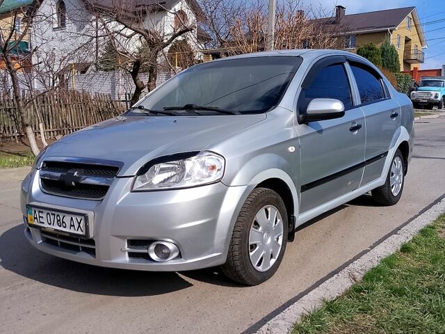 Серый Шевроле Авео, объемом двигателя 1.5 л и пробегом 195 тыс. км за 3500 $, фото 1 на Automoto.ua