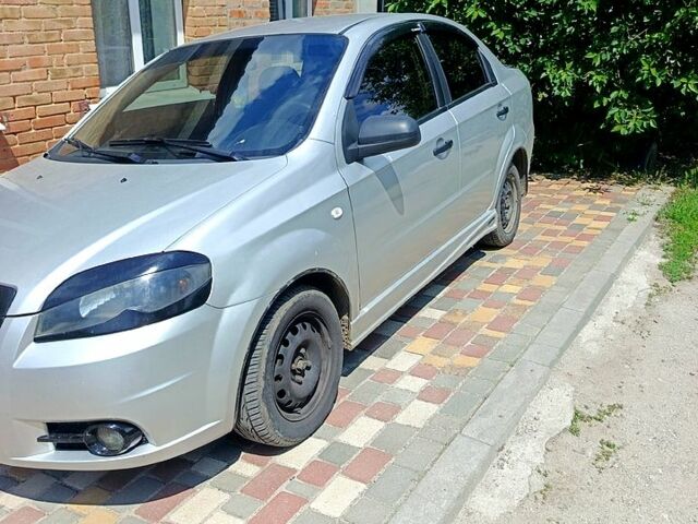 Серый Шевроле Авео, объемом двигателя 1.5 л и пробегом 194 тыс. км за 2800 $, фото 1 на Automoto.ua