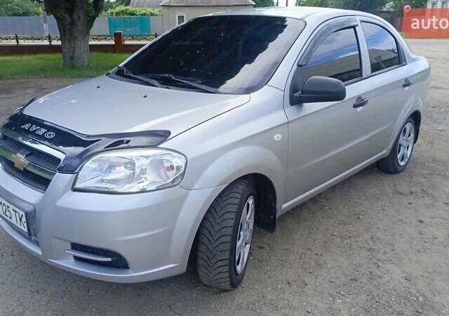 Серый Шевроле Авео, объемом двигателя 1.5 л и пробегом 214 тыс. км за 4500 $, фото 1 на Automoto.ua