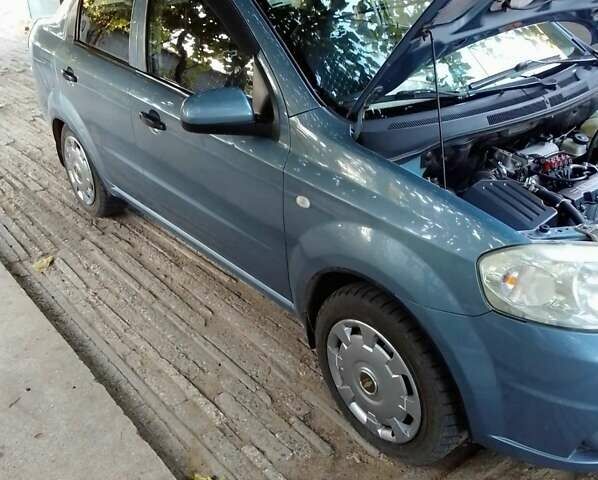 Серый Шевроле Авео, объемом двигателя 1.5 л и пробегом 232 тыс. км за 4500 $, фото 1 на Automoto.ua