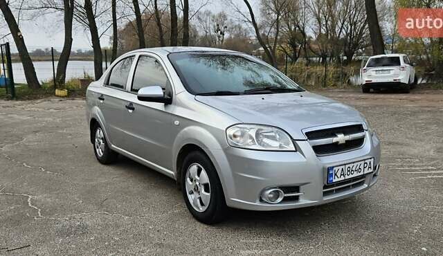 Серый Шевроле Авео, объемом двигателя 1.5 л и пробегом 240 тыс. км за 3700 $, фото 1 на Automoto.ua