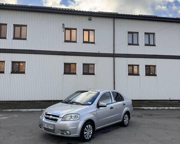 Серый Шевроле Авео, объемом двигателя 1.5 л и пробегом 320 тыс. км за 3300 $, фото 1 на Automoto.ua