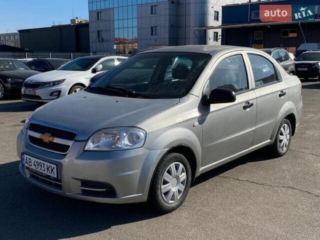 Серый Шевроле Авео, объемом двигателя 1.5 л и пробегом 297 тыс. км за 3150 $, фото 1 на Automoto.ua