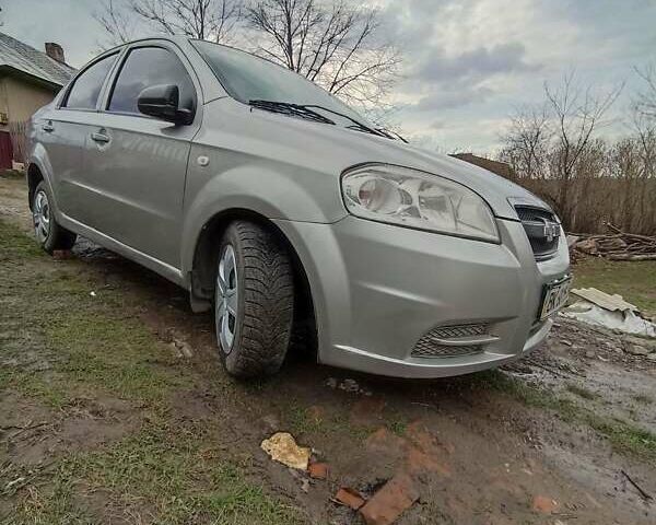 Сірий Шевроле Авео, об'ємом двигуна 1.5 л та пробігом 247 тис. км за 2700 $, фото 1 на Automoto.ua