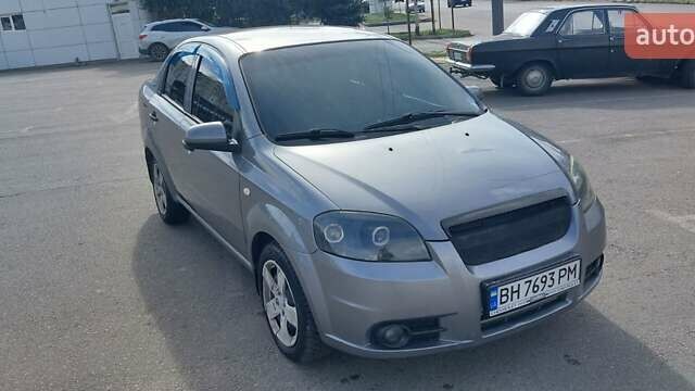 Серый Шевроле Авео, объемом двигателя 1.5 л и пробегом 306 тыс. км за 4500 $, фото 1 на Automoto.ua