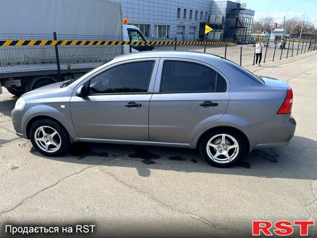 Серый Шевроле Авео, объемом двигателя 1.5 л и пробегом 304 тыс. км за 3000 $, фото 1 на Automoto.ua