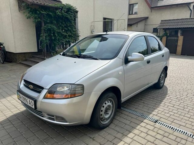 Серый Шевроле Авео, объемом двигателя 1.5 л и пробегом 203 тыс. км за 2850 $, фото 1 на Automoto.ua