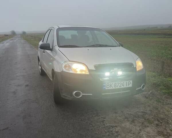 Серый Шевроле Авео, объемом двигателя 1.5 л и пробегом 286 тыс. км за 3000 $, фото 1 на Automoto.ua