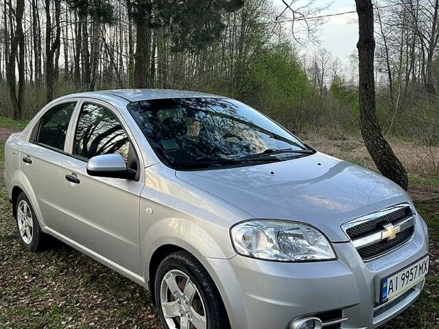 Серый Шевроле Авео, объемом двигателя 1.5 л и пробегом 160 тыс. км за 3800 $, фото 1 на Automoto.ua