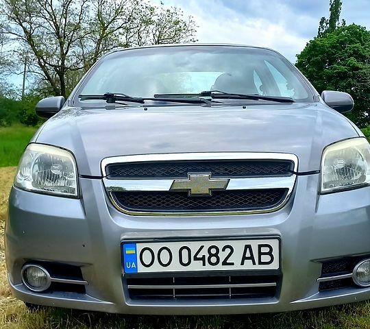 Серый Шевроле Авео, объемом двигателя 1.5 л и пробегом 204 тыс. км за 4300 $, фото 1 на Automoto.ua