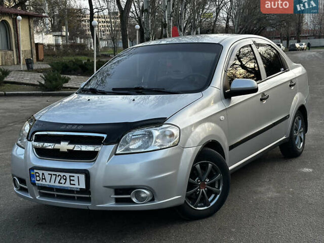 Серый Шевроле Авео, объемом двигателя 1.5 л и пробегом 290 тыс. км за 3800 $, фото 1 на Automoto.ua