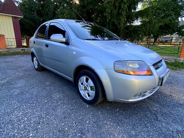 Серый Шевроле Авео, объемом двигателя 1.5 л и пробегом 105 тыс. км за 2999 $, фото 1 на Automoto.ua