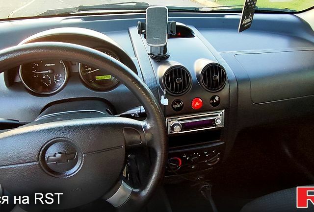 Серый Шевроле Авео, объемом двигателя 1.5 л и пробегом 209 тыс. км за 2500 $, фото 1 на Automoto.ua