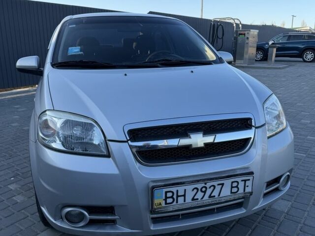 Серый Шевроле Авео, объемом двигателя 1.5 л и пробегом 255 тыс. км за 3300 $, фото 1 на Automoto.ua