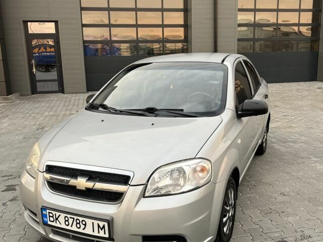 Серый Шевроле Авео, объемом двигателя 1.5 л и пробегом 238 тыс. км за 3300 $, фото 1 на Automoto.ua