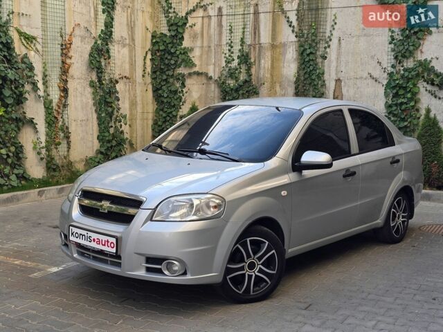 Сірий Шевроле Авео, об'ємом двигуна 1.5 л та пробігом 183 тис. км за 3699 $, фото 1 на Automoto.ua