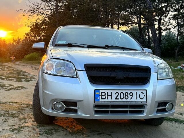 Сірий Шевроле Авео, об'ємом двигуна 1.5 л та пробігом 199 тис. км за 3200 $, фото 1 на Automoto.ua