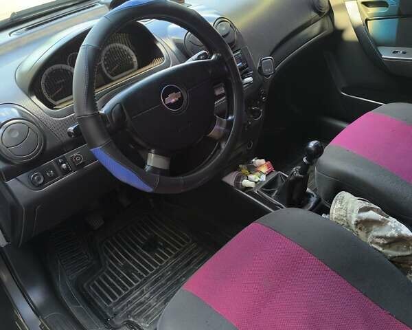 Серый Шевроле Авео, объемом двигателя 1.5 л и пробегом 330 тыс. км за 3500 $, фото 1 на Automoto.ua