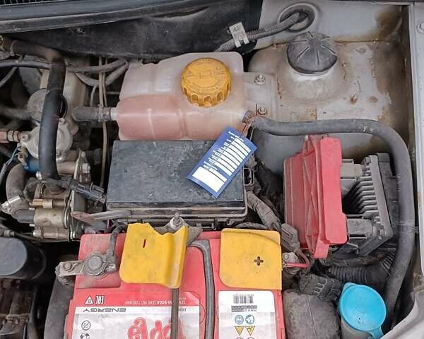 Сірий Шевроле Авео, об'ємом двигуна 1.5 л та пробігом 150 тис. км за 4500 $, фото 1 на Automoto.ua