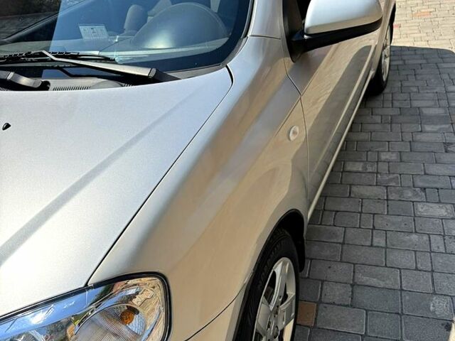 Серый Шевроле Авео, объемом двигателя 1.5 л и пробегом 170 тыс. км за 5500 $, фото 1 на Automoto.ua