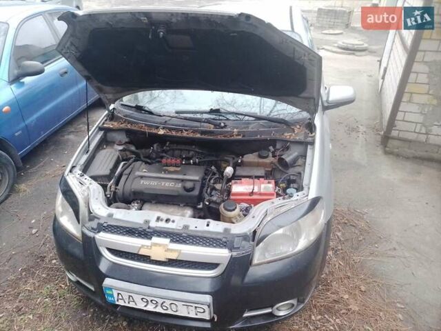 Серый Шевроле Авео, объемом двигателя 1.6 л и пробегом 266 тыс. км за 3100 $, фото 1 на Automoto.ua